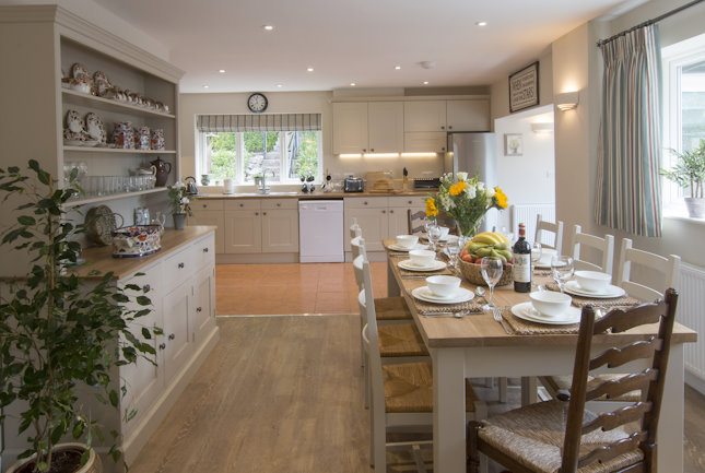 Kitchen, White Lodge Holiday Cottage, Herefordshire Kitchen, White Lodge Holiday Cottage, Herefordshire